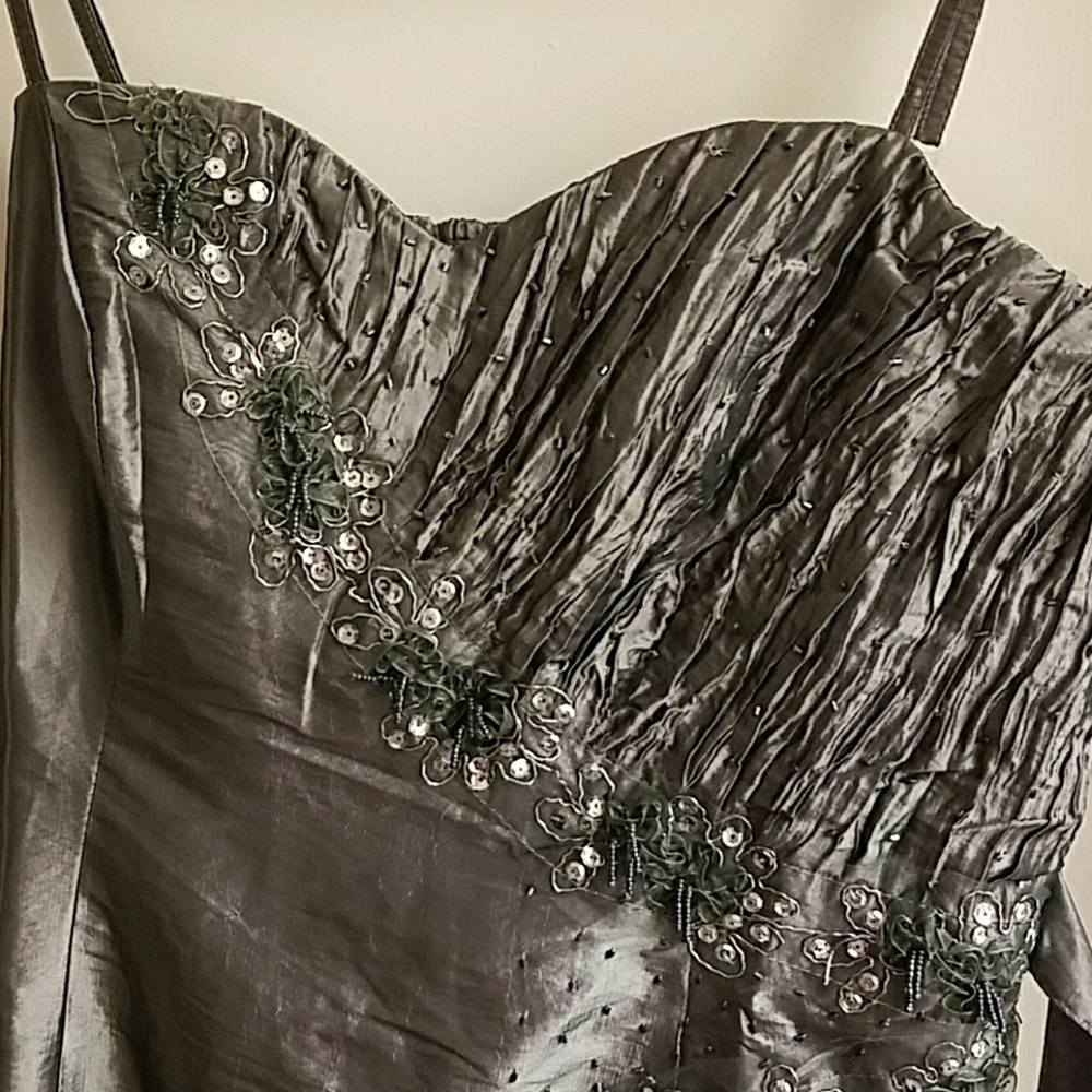 Dress - Picture 2 of 4